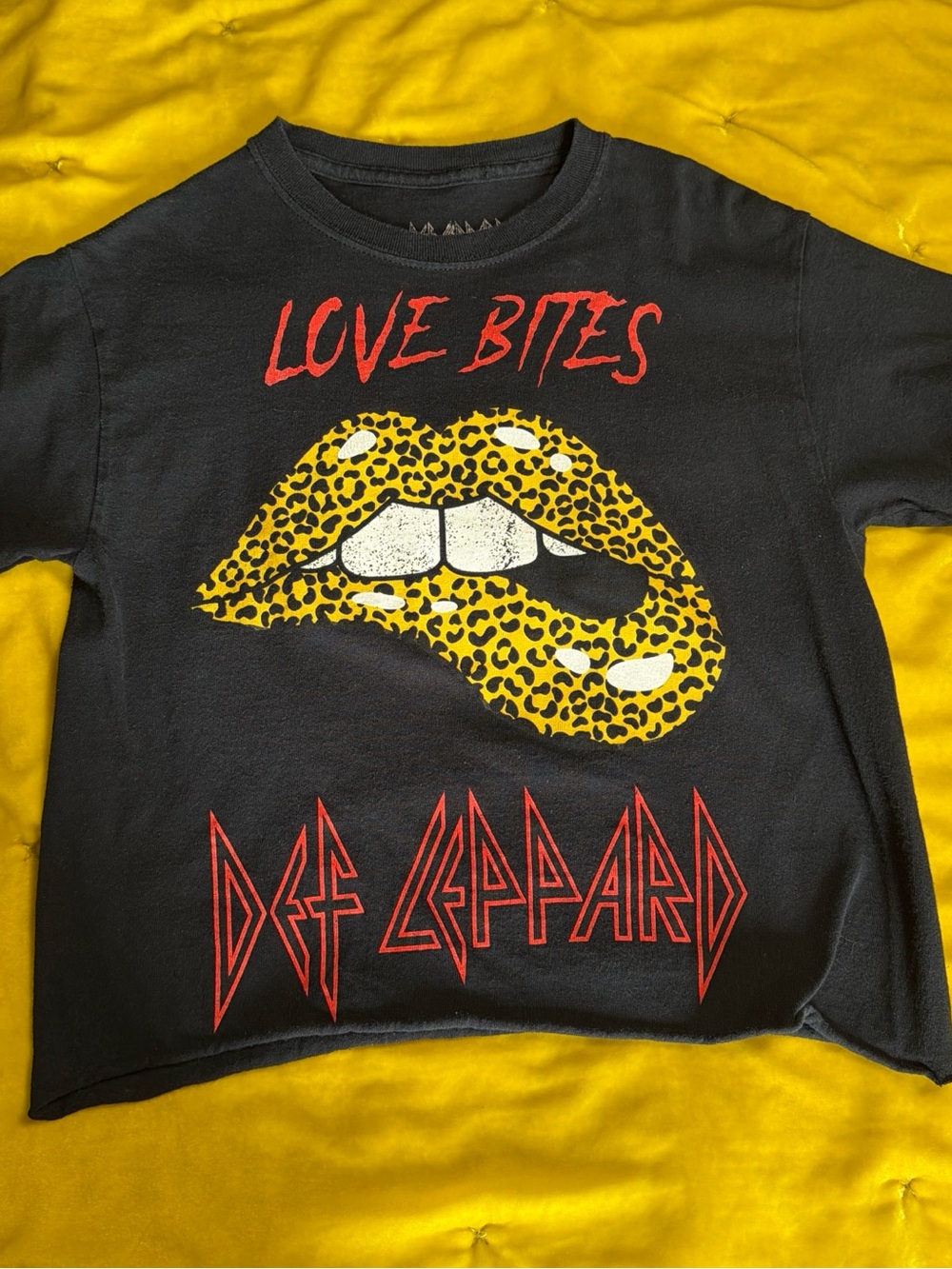 Def Leppard "Love Bites" Black Graphic Cropped Tee